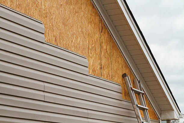 Professional Siding Inspection technician working in Dellroy, OH